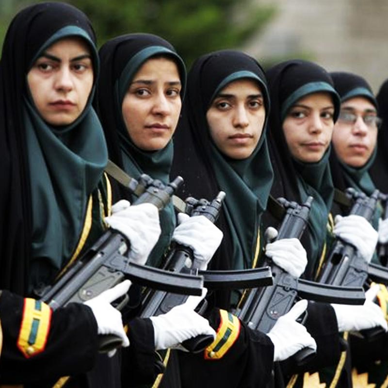 বস্তুত, ২০০৩ সালে ইরানের পুলিশ বাহিনীতে প্রথম বার মহিলাদের ঢোকার সুযোগ হয়েছিল। এই ইউনিটের নতুন সদস্যদের প্রত্যেককেই তিন বছরের কড়া ট্রেনিং দেওয়া হয়। তাতে জুডো, ফেন্সিং, বিস্ফোরক সংক্রান্ত প্রশিক্ষণ ছাড়াও শেখানো হয় অস্ত্রচালনা। 