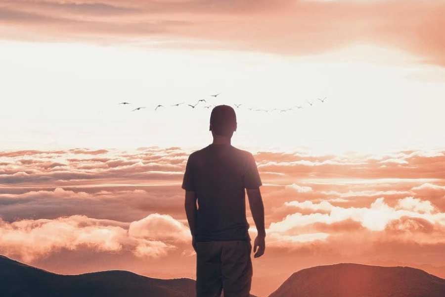 টেনিস খেলোয়াড় হিসাবে খ্যাতি ছিল শাকিরার প্রথম স্বামী আকবর মির্জার। তিনি ভারতীয় বনবিভাগে চাকরি করতেন। পরে ইরানে ভারতীয় দূত হিসাবে চলে যান। এর পরেই তাঁদের বিয়ে ভাঙে। শাকিরা-আকবরের চার সন্তান ছিল।