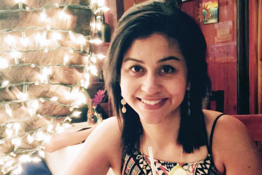 স্নাতকোত্তর শেষ করে ওরাক‌্ল সংস্থায় যোগ দেন। সেখানে লিড ইঞ্জিনিয়ার ছিলেন। এর পর লিঙ্কডইনে যোগ দেন। 