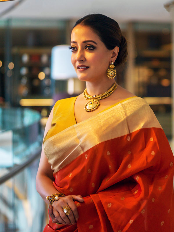 অষ্টমীতে সাবেকি সাজে রাইমা।