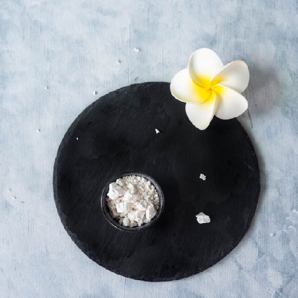 পালো বা শটী হলুদের মতো এক কন্দ জাতীয় উদ্ভিদ যার হিন্দি নাম ‘তিখুর’ আর ইংরেজি নাম ‘ইস্ট ইন্ডিয়ান অ্যারারুট’।