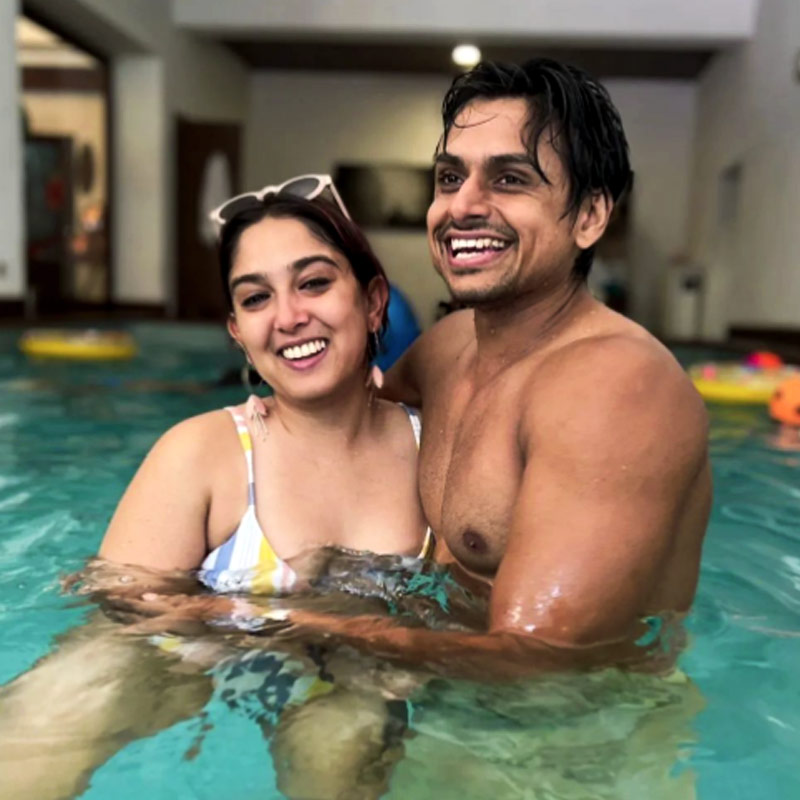 দু’বছর চুটিয়ে প্রেম করার পর প্রেমিক নূপুর শিখরেকে বিয়ে করতে চলেছেন বলিউড তারকা আমির খানের মেয়ে ইরা খান। এই খবর প্রকাশ্যে আসার পর থেকেই নেটিজেনরা ব্যস্ত নূপুরের পরিচয় জানতে। সবার মনে একটাই প্রশ্ন, ইরার মনে জায়গা করে নেওয়া এই নূপুর আসলে কে?