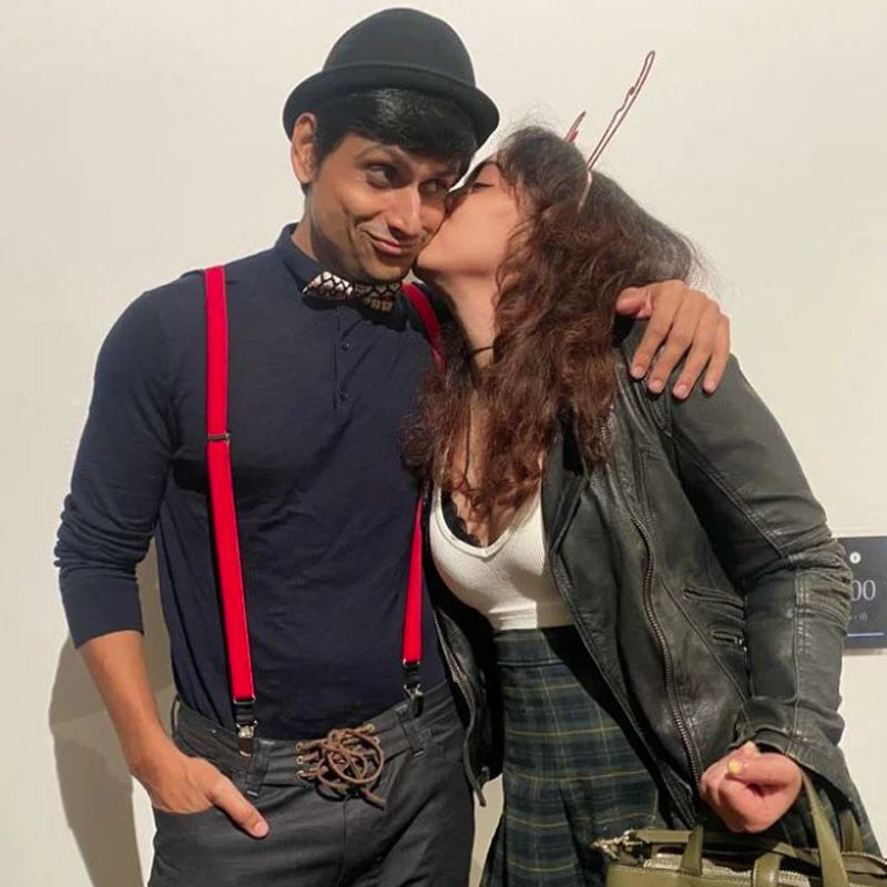 সমাজমাধ্যমেও যথেষ্ট সক্রিয় থাকেন ইরার প্রেমিক। শরীরচর্চার ছবি নিয়মিত ভাবে ইনস্টাগ্রামে পোস্ট করেন তিনি। পোস্ট করেন নাচের ছবিও। বিভিন্ন বলি তারকার সঙ্গে ইনস্টাগ্রামে ছবি রয়েছে নূপুরের। ইরার সঙ্গেও শরীরচর্চার ছবিও তিনি প্রায়ই বিভিন্ন সমাজমাধ্যমে পোস্ট করেন।