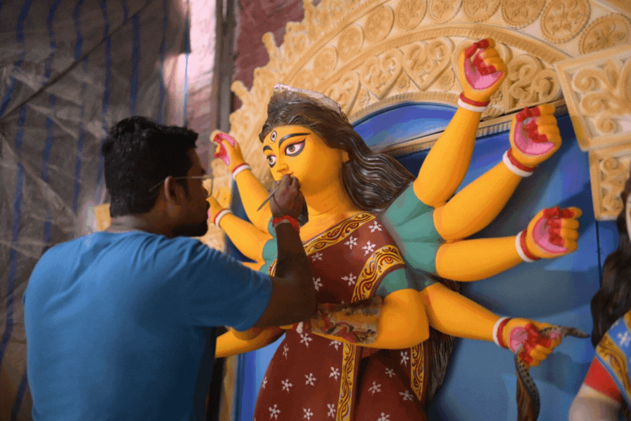 পুরাণ থেকে মহাভারত, মহালয়া ঘিরে বর্ণিত আছে নানা কাহিনি।  মহালয়ার সঙ্গে জড়িয়ে রয়েছে আরও এক গুরুত্বপূর্ণ রীতি।