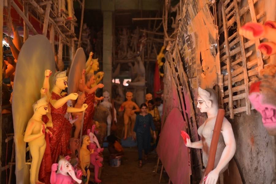 সেই সঙ্গে গোটা শহর সেজে উঠেছে শারদীয়ার সাজে।