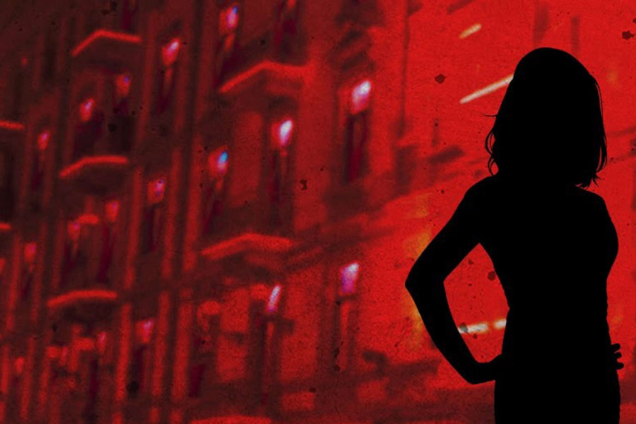  মালয়েশিয়ার জোহর এলাকার এমন ঘটনায় শোরগোল পড়ে গিয়েছে। ঋণ শোধ করতে নিজের ছোট মেয়েকে একাধিক পুরুষের শয্যাসঙ্গিনী বানিয়েছেন বলে অভিযোগ উঠেছে এক মহিলার বিরুদ্ধে।