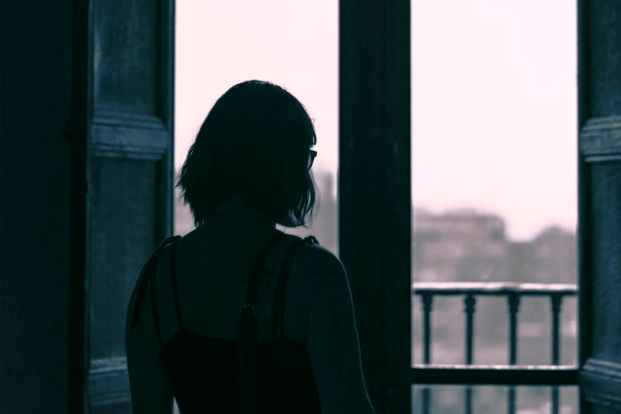 কিন্তু সেই চুক্তি ভেঙে কিশোরীর মা পাল্টা দাবি করেন যে, শিশুদের ওই আবাস কর্তৃপক্ষ তাঁর মেয়েকে আটকে রেখেছেন। এর পরই একাধিক হুমকি ফোন পেয়েছেন বলে অভিযোগ করেন শিশু আবাস কর্তৃপক্ষ।