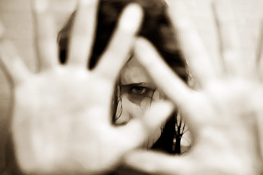 তবে এই ঘটনায় কিশোরীর মাকে গ্রেফতার করা হয়েছে কি না, এই প্রতিবেদন লেখা পর্যন্ত জানা যায়নি। বর্তমানে শিশুদের আবাসে থেকেই আগামী দিনে ঘুরে দাঁড়াতে চায় ওই কিশোরী।