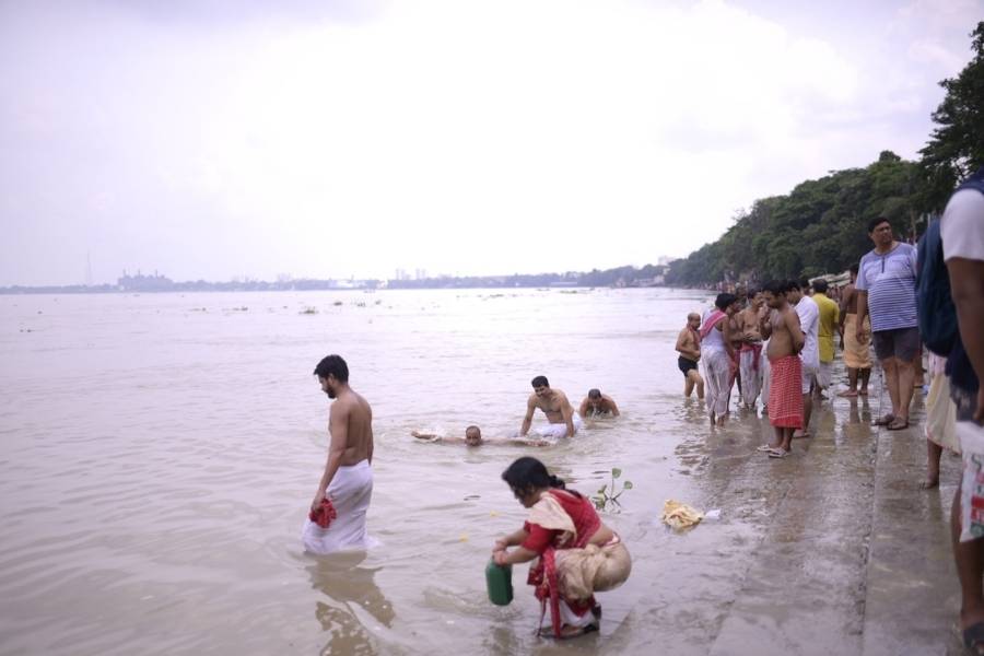 তর্পণের অর্থ হল পিতৃপুরুষের আত্মার শান্তি কামনায় জলদান। এই দিনে পিতৃপক্ষের অবসান এবং দেবীপক্ষের সূচনা হয়।  