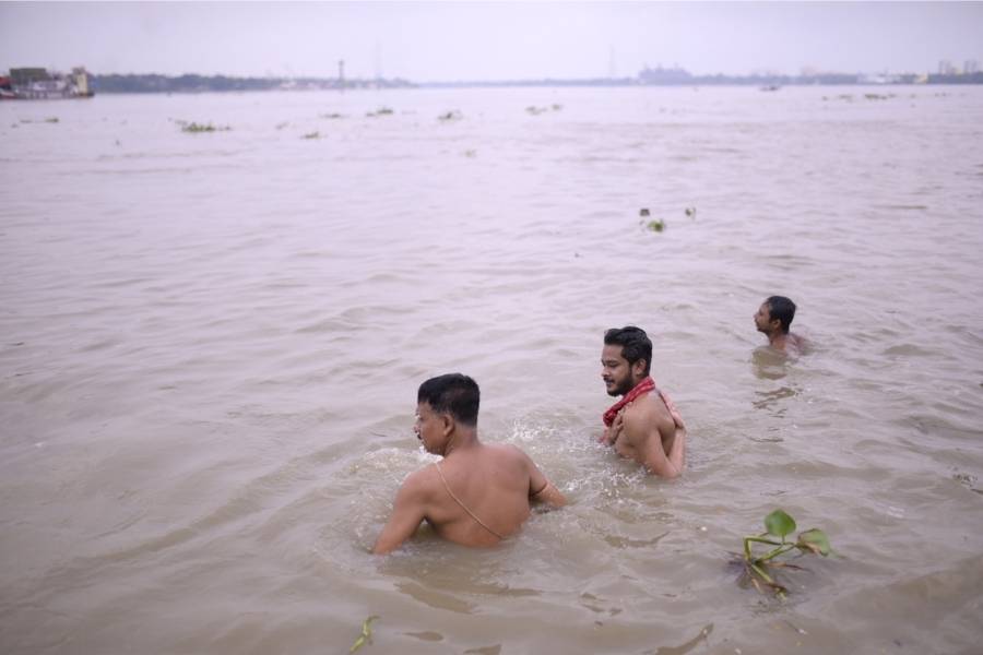সূর্য  কন্যাশিতে প্রবেশ করলে পিতৃপক্ষের সূচনা হয়, এমনটাই প্রচলিত সনাতন ধর্মে। বলা হয়, পূর্বপুরুষরা পিতৃলোক ছেড়ে তাঁদের উত্তরপুরুষদের বাড়িতে অবস্থান করেন এই সময়ে। 