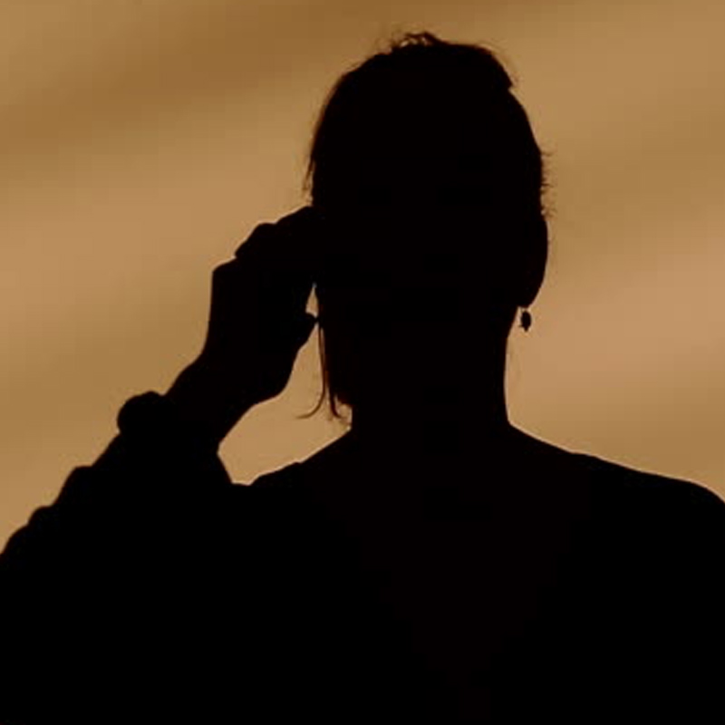 পুলিশ সূত্রে খবর, খুনের কিছু সময় আগে তাঁর ব্যাগ নিয়ে আসার জন্য কাঁদতে কাঁদতে রিসর্টের শেফ (রাঁধুনি) মনবীর সিংহকে ফোন করেছিলেন অঙ্কিতা। সেই মতো রিসর্টের এক কর্মী ব্যাগ নিয়ে সেখানে গিয়েছিলেন। তবে ঘটনাস্থলে পৌঁছনোর পর অঙ্কিতাকে দেখতে পাননি তিনি।