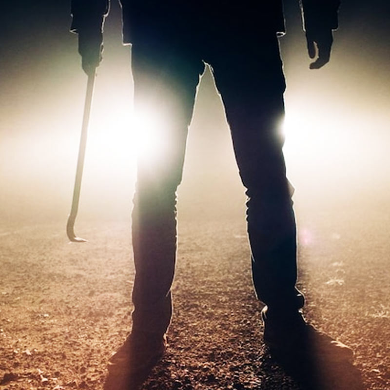 পুলিশ ও গোয়েন্দা বিভাগের প্রথমে সন্দেহ হয় এই তিনটি খুন বোধ হয় রবার্ট এল ইয়েটস নামে এক সিরিয়াল কিলারের। সেই সময় ১১ জন মহিলার খুনের সঙ্গে জড়িত ছিল রবার্টের নাম।