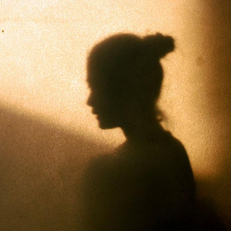 জানা গিয়েছে, ওই তরুণীর নাম প্রিয়ঙ্কা। পাউরি জেলার ওই রিসর্টে কাজ করতে গিয়ে আট মাস আগে তিনি নিখোঁজ হন। তাঁর বাড়ি অঙ্কিতারই গ্রামে। 