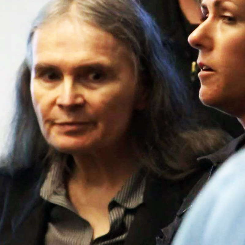 কিন্তু নিকির (ডগলাসের হাতে খুন হওয়া এক যৌনকর্মী) পরিবারের সকলে এতই ভয় পেয়েছিলেন যে, ডোনাকে যেন পুরুষ সংশোধানাগারে রাখা হয়, তার জন্য অনুরোধ করেছিলেন। তাঁদের ধারণা ছিল, মহিলাদের সঙ্গে থাকলে ডোনা ওই মহিলা বন্দিদেরও ক্ষতি করতে পারেন।