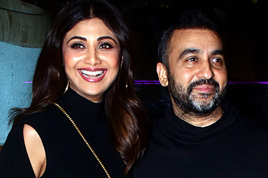 রাজ নাকি বলেছেন, শুধু মাত্র শো’য়ে অংশগ্রহণ করছেন বলেই তাঁকে ২০ কোটি টাকা দেওয়া উচিত।