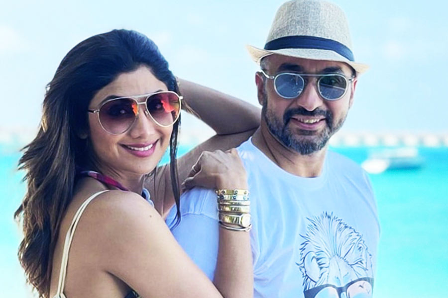 পুরো টাকাটাই কোনও স্বেচ্ছাসেবী সংস্থাকে দান করবেন বলে দাবি করেছেন রাজ।