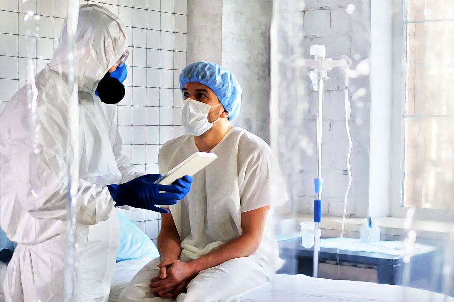 রুশদের দাবি, ইউক্রেনের যুদ্ধে যাওয়ার সমন পৌঁছে দিতে তাঁদের ঘরে তো বটেই এমনকি অফিসেও পৌঁছে যাচ্ছে সরকারের লোকজন। এক চিকিৎসকের কাছে নাকি রোগী সেজে সে সমন ধরানো হয়েছে। সেই সমনে বলা হয়েছে, হাতে সময় রয়েছে চার ঘণ্টা। এর মধ্যেই ব্যাগ গুছিয়ে নিতে হবে। যোগ দিতে হবে ইউক্রেনের যুদ্ধে।