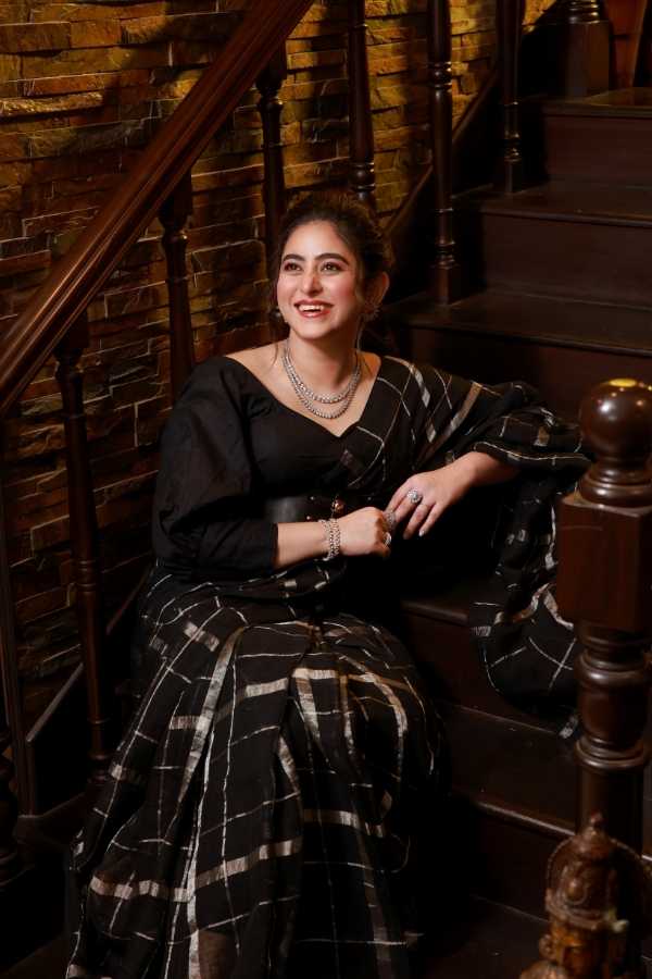 পরক্ষনেই গৌরবের মজার কথায় ঋদ্ধিমার একরাশ হাসি ছড়িয়ে পড়ে ঘরের প্রতিটি কোণে।