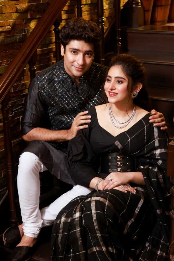 পুজোর রেশে নবমীর রাত হয়ে ওঠে আরও কাছের, আবেগঘন।