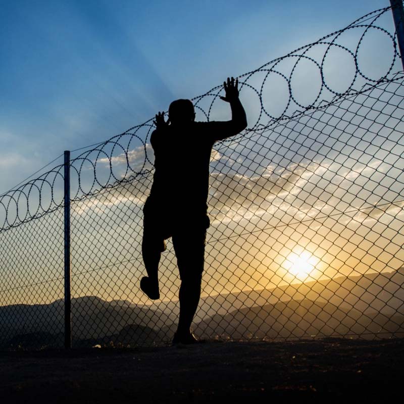 খুন করার দু’দিন পর তিনি স্পেনে পালিয়ে যান। তার পর দক্ষিণ আফ্রিকা, মোজ়াম্বিক, তুরস্ক-সহ বহু জায়গায় পালিয়ে বেরিয়েছেন।