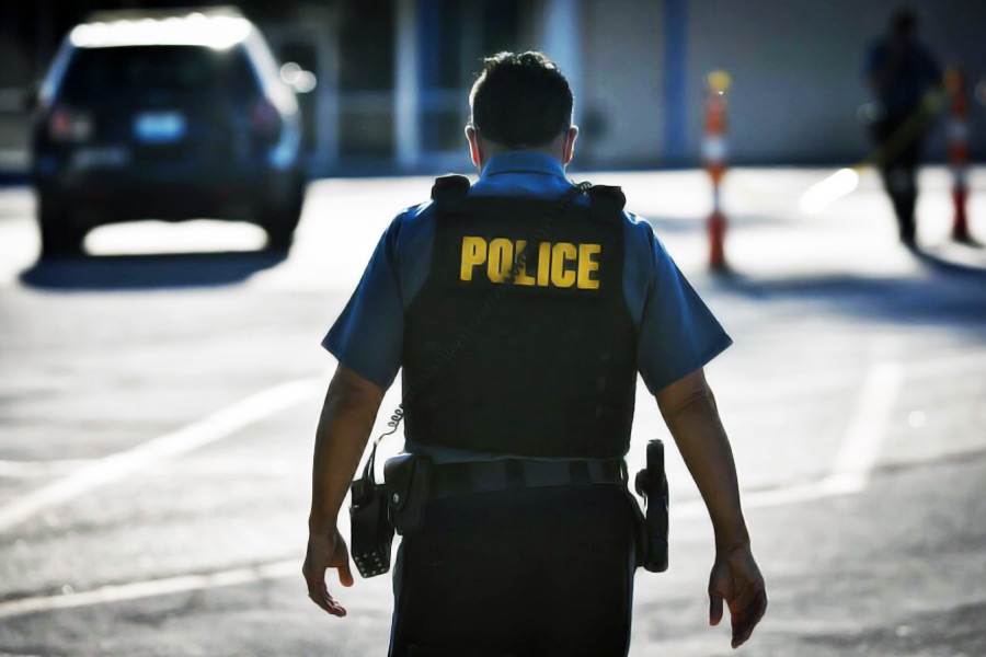 যদি কোনও ভাবে স্ত্রীর জন্মদিনটি ভুলে যান, তবে সামোয়ার নাগরিকেরা আইনি ঝামেলায় পড়তে পারেন। তবে শর্ত একটাই! সে বিষয়ে স্ত্রী থানায় গেলে তবেই পুলিশের ঝামেলা পোহাতে হবে।