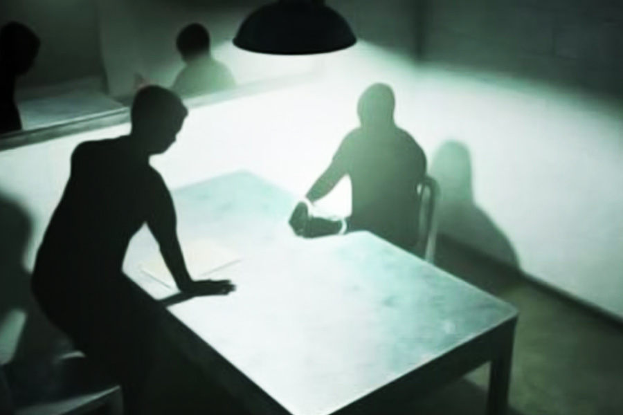 স্ত্রীর জন্মদিন প্রথম বার ভুলে গেলে তা শুধরোনোর সুযোগও পাবেন স্বামী। প্রথম ভুলে স্বামীকে হুঁশিয়ারি দিয়েই ছেড়ে দেয় পুলিশ। যাতে ভবিষ্যতে তিনি আর এ ভুল না করেন।