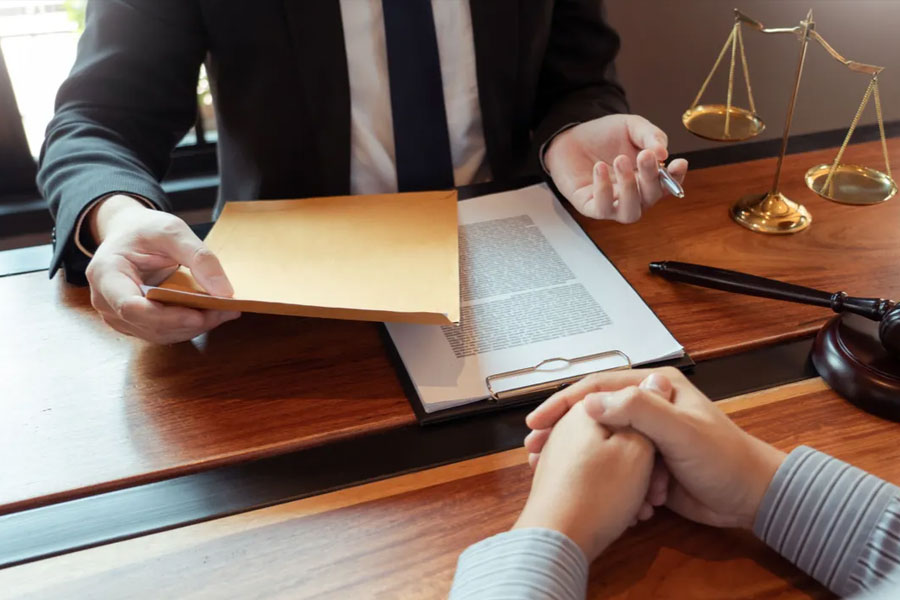 ফিয়োনার কথায়, ‘‘মোদ্দা কথা হল, সমাজমাধ্যমে যা কিছুই প্রকাশিত হোক না কেন, বিশ্বাস করা উচিত নয়। এমনকি, ল’ইয়ার্স মান্থলিতে তা প্রকাশিত হলেও তাতে কান দেবেন না।’’ 