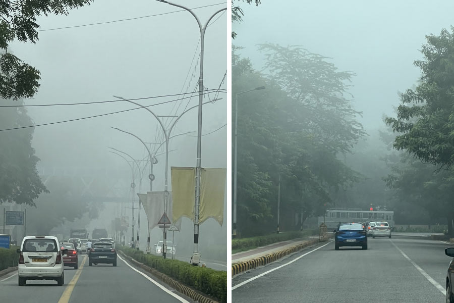 সোমবারের কুয়াশাঘেরা সকাল। ছবি সৌজন্য টুইটার।