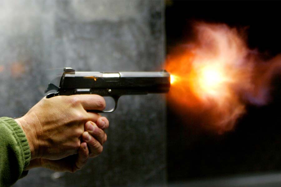 টেরি জার্ভিস, লী হোল্ডব্রুকস এবং স্কট ইয়ান্সি— তিন জনের বুকে গুলি করে খুন করেন অ্যালান। খুনের অভিযোগে তাঁকে গ্রেফতার করা হয়।