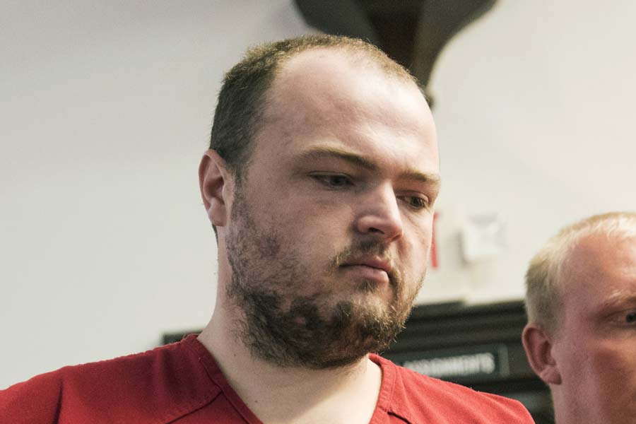 ইঞ্জেকশন দেওয়ার কয়েক ঘণ্টা আগে অ্যালানকে মাংসের লোফ, চাকওয়াগন স্টেক, কমলালেবুর রস, চিজ, আপেল, আলু, ফ্রেঞ্চ ফ্রাই, ম্যাকারনি-সহ আরও অনেক কিছু খাইয়েছিলেন তাঁরা।