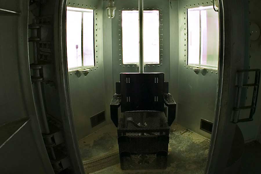 অ্যালান জানান, ২০১৮ সালে তিনি নাইট্রোজেন হাইপক্সিয়া পদ্ধতির মাধ্যমে মৃত্যু চেয়েছিলেন। এই পদ্ধতিতে অক্সিজেনের বদলে শুধু নাইট্রোজেন গ্যাস ভর্তি বদ্ধ ঘরে কোনও মানুষকে আটকে শ্বাসরুদ্ধ করে মারা হয়।