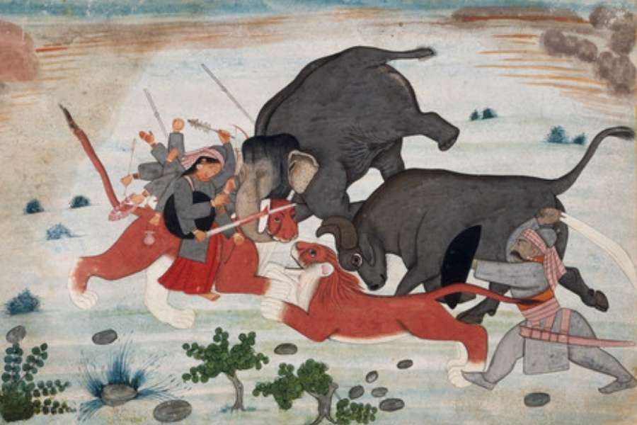 প্রচণ্ড ক্রোধে মহিষাসুর হাতির রূপ ধারণ করেন। শুঁড় উঁচিয়ে ধেয়ে আসেন দেবীকে আক্রমণ করতে। কিন্তু দেবী তার একটি দাঁত ধরে ছুড়ে ফেলে দেন বহু দূরে।