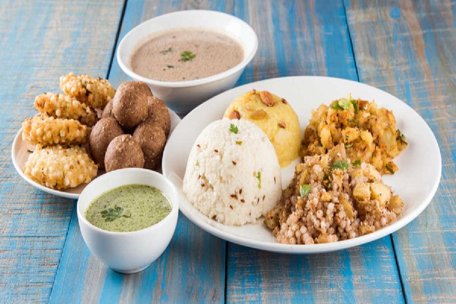 ডায়েটের প্রথম এবং প্রধান শর্ত হল, দিনের কোনও খাবার বাদ না দেওয়া। 