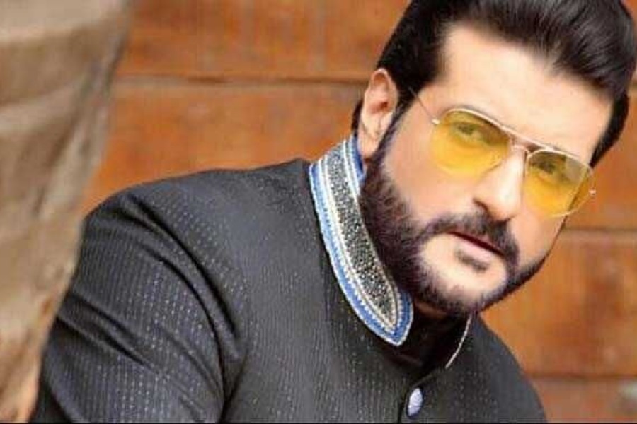 মাদক রাখার অভিযোগে এক বছর জেলে ছিলেন অভিনেতা। অবশেষে বম্বে হাই কোর্টের নির্দেশে এক লক্ষ টাকার ব্যক্তিগত জামিনে ছাড়া পেলেন আরমান।