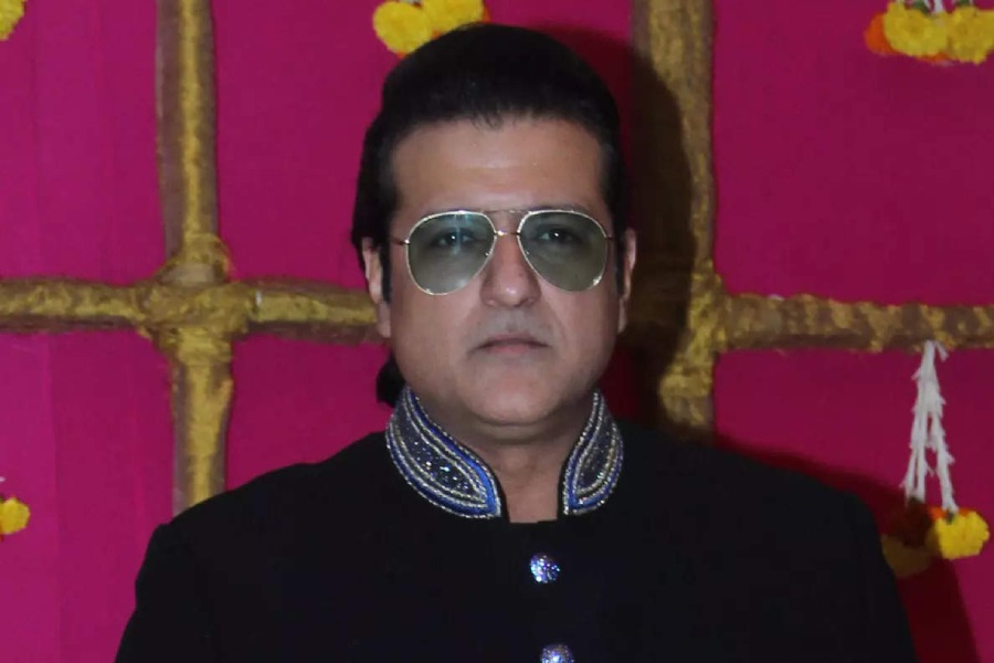 ২০০২ সালে মুক্তিপ্রাপ্ত ‘জানি দুশমন: এক আনোখি কাহানি’ ছবিতে অক্ষয় কুমার, সানি দেওল, মনীষা কৈরালা, সুনীল শেট্টির মতো তারকারা অভিনয় করলেও এই ছবিতে কাজ করে নজর কাড়েন আরমান। ছবিতে তাঁর হাতে মার খেতে হয় সুনীল শেট্টি, অক্ষয় কুমারদের।