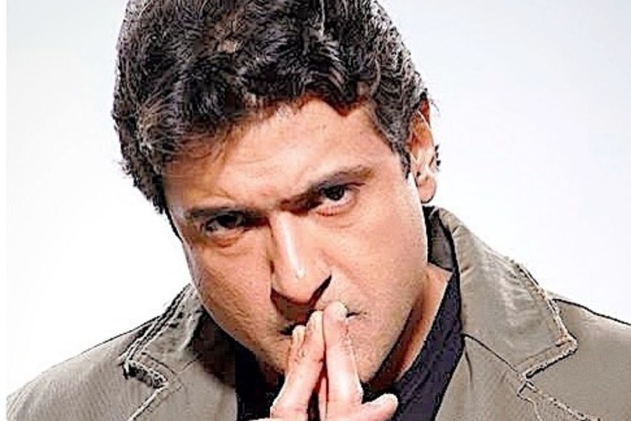 ঋষি কপূর, শাহরুখ খান এবং দিব্যা ভারতী অভিনীত ‘দিওয়ানা’ ছবিটি বলিউডে ভাল সাড়া ফেলে। কিন্তু শাহরুখ নন, পরিচালক-প্রযোজকের সেই চরিত্রের জন্য প্রথম পছন্দ ছিলেন আরমান।