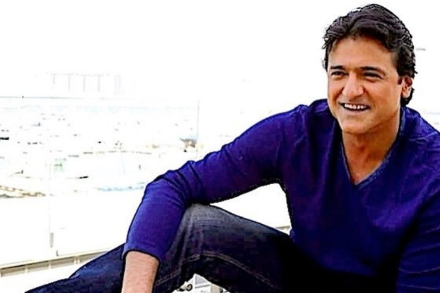 আরমান কাজ ছেড়ে যাওয়ায় শাহরুখকে সেই চরিত্রের জন্য বাছা হয়। পরে সেই ছবিই জনপ্রিয় করে তোলে শাহরুখ খানকে। ‘দিওয়ানা’ ছবিটি শাহরুখের অভিনয় জীবনের একটি মাইলফলক হিসাবে ধরা হয়।