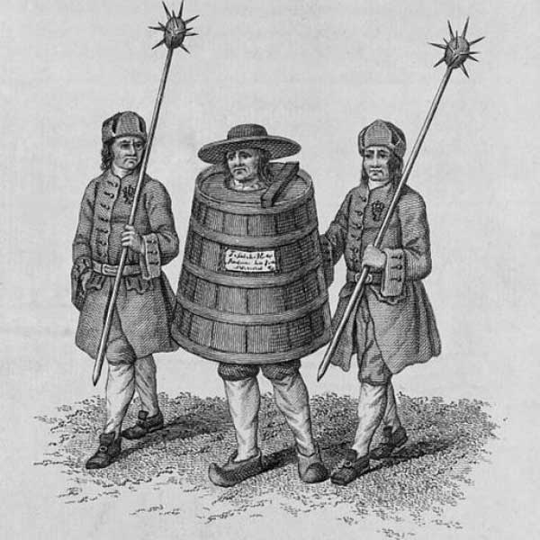 ১৩০০ খ্রিস্টাব্দে এই শাস্তি প্রথম শুরু হয় জার্মানিতে। তার পর ধীরে ধীরে সারা ইউরোপে ছড়িয়ে পড়ে। তবে, এই ‘ড্রাঙ্কার্ডস ক্লোক’-এর নাম জায়গা বিশেষে বদলেও গিয়েছে।