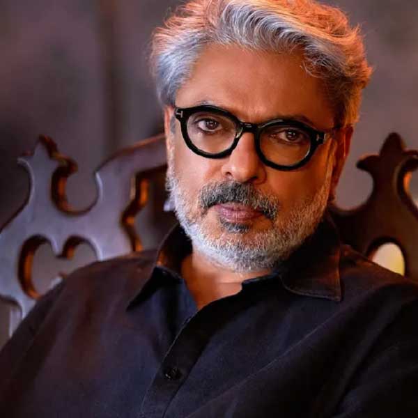 ২০০২ সালে প্রেক্ষাগৃহে মুক্তি পায় সঞ্জয়লীলা ভন্সালী পরিচালিত ‘দেবদাস’ ছবিটি। এই ছবিতে ‘পারো’র চরিত্রের জন্য সঞ্জয়ের প্রথম পছন্দ ছিলেন করিনা। করিনাও এই প্রস্তাবে রাজি ছিলেন। কিন্তু অভিনেত্রী পরে জানতে পারেন, তাঁর বদলে ঐশ্বর্যা রাই বচ্চন এই চরিত্রে অভিনয় করছেন।