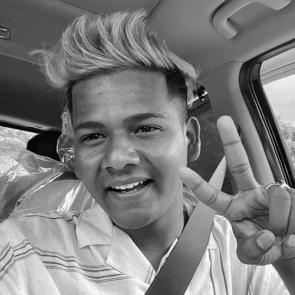 ২০০৩ সালে ঝাড়খণ্ডের জামশেদপুরে সাওয়ানের জন্ম। ছোটবেলা কেটেছে দারিদ্রে। টানাটানির সংসারের মধ্যেই সাওয়ান এবং তাঁর ভাই পবনকে লালন-পালন করেছেন তাঁদের মা-বাবা।