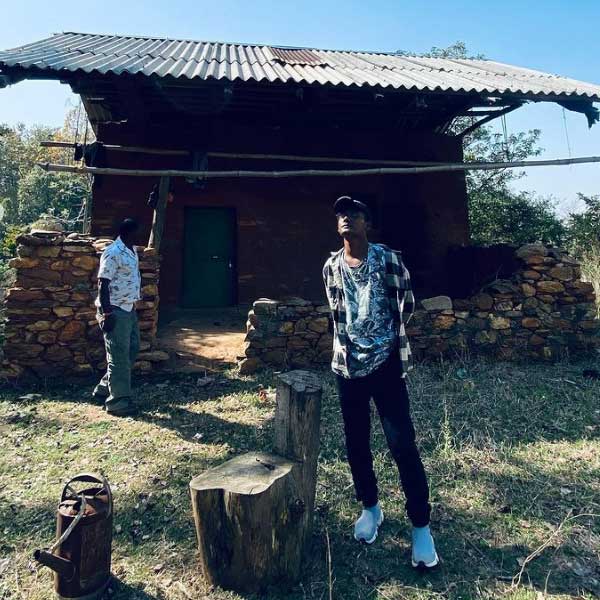 স্কুলে পড়তে পড়তেই সাওয়ান সমাজমাধ্যমের প্রতি আকৃষ্ট হন। বিভিন্ন ইউটিউবার এবং টিকটকারের ভিডিয়ো দেখে ঠিক করেন তিনিও ভিডিয়ো করে সমাজমাধ্যমে পোস্ট করবেন।