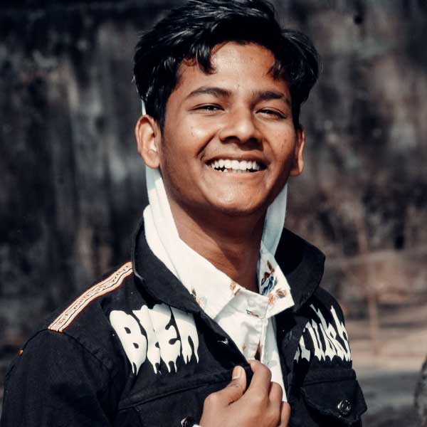 সাওয়ানের করা সব ভিডিয়োই শুরু হত ‘ম্যায় গরিব হুঁ, ম্যায় গরিব হুঁ’ লাইন দিয়ে। এই কারণে নেটিজেনরা তাঁর ভিডিয়ো যেমন পছন্দ করতে শুরু করেন, তেমন সমালোচনার মুখেও পড়তে হয়েছিল সাওয়ানকে।