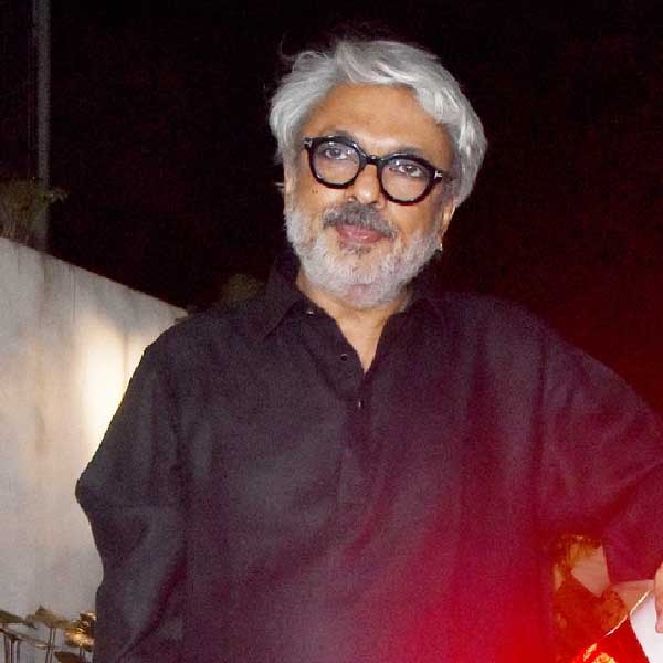 ২০১২ সালে ‘রামলীলা’ ছবিতে ‘লীলা’ চরিত্রে অভিনয়ের জন্য করিনাকে বেছে নিয়েছিলেন সঞ্জয়। রণবীর সিংহের সঙ্গে করিনার ফোটোশ্যুটের কাজও শেষ হয়ে গিয়েছিল।