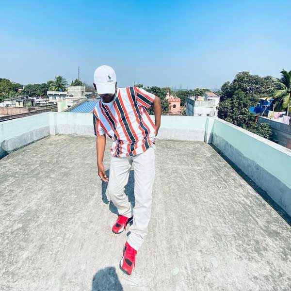 ধীরে ধীরে ভাইরাল হতে শুরু করেন সাওয়ান। তাঁকে নিয়ে সমাজমাধ্যমে মিম এবং হাসির ফোয়ারা ছোটা শুরু হয়। তাঁর ভিডিয়ো নিয়ে মজা করতে শুরু করেন অনেক সেলেব্রিটি ইউটিউবারও।