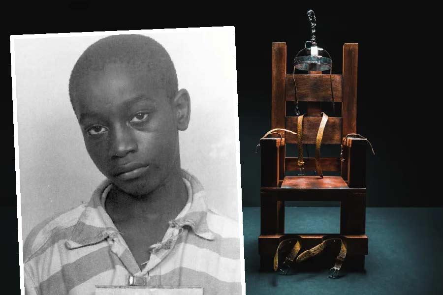 আট মিনিট। ৪৮০ সেকেন্ড। ইলেকট্রিক চেয়ারে বসে ছটফট করেছিল ১৪ বছরের কিশোর। প্রতি সেকেন্ডে তার প্রত্যেক কোষে দাপিয়ে উঠেছিল মৃত্যুর বিভীষিকা। আট মিনিট পর অবশেষে মৃত্যুর কোলে ঢলে পড়ে জর্জ। চিরঘুম নেমে আসে তার দু’চোখে। 