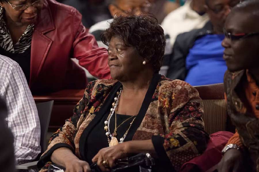 এর পরের অধ্যায় আরও মর্মান্তিক। জর্জের বিচার প্রক্রিয়া চলাকালীন এক বারের জন্যও তার মা-বাবার সঙ্গে তাকে দেখা করতে দেওয়া হয়নি। উপরন্তু স্টিনি পরিবারের উপর নেমে এসেছিল অভিশাপ। তাঁদের রোজগার বন্ধ হয়ে গিয়েছিল। ঘরবাড়ি ছেড়ে পালিয়ে বেড়াতে হচ্ছিল তাঁদের।