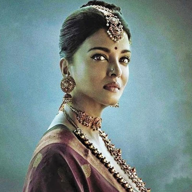 জানা যায়, ঐশ্বর্যা দ্বৈত চরিত্রে অভিনয় করার জন্য ১০ কোটি টাকা উপার্জন করেছেন।