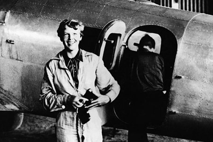 প্রথম বিশ্বযুদ্ধের সময় স্বেচ্ছাসেবক হয়েছিলেন অ্যামেলিয়া। টরন্টোতে আহতদের সেবার জন্য নার্সের কাজ শুরু করেন।