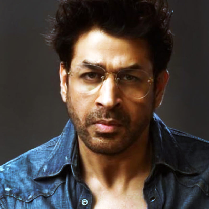 ১৯৯৮ সালে ‘২০০১: দো হাজার এক’ ছবির মাধ্যমে বলিউডে পা রাখলেও তিনি জনপ্রিয় হন ‘কোই মিল গয়া’ ছবিতে কাজ করে।