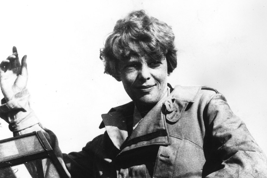 হাউল্যান্ড থেকে উড়েই নিরুদ্দেশ হয়ে যায় অ্যামেলিয়াদের বিমান। কোথায় গেল বিমানটি? ৮০ বছর কেটে গেলেও কাটেনি সেই রহস্য।  